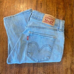 NEW Classic Straight Levi Jeans